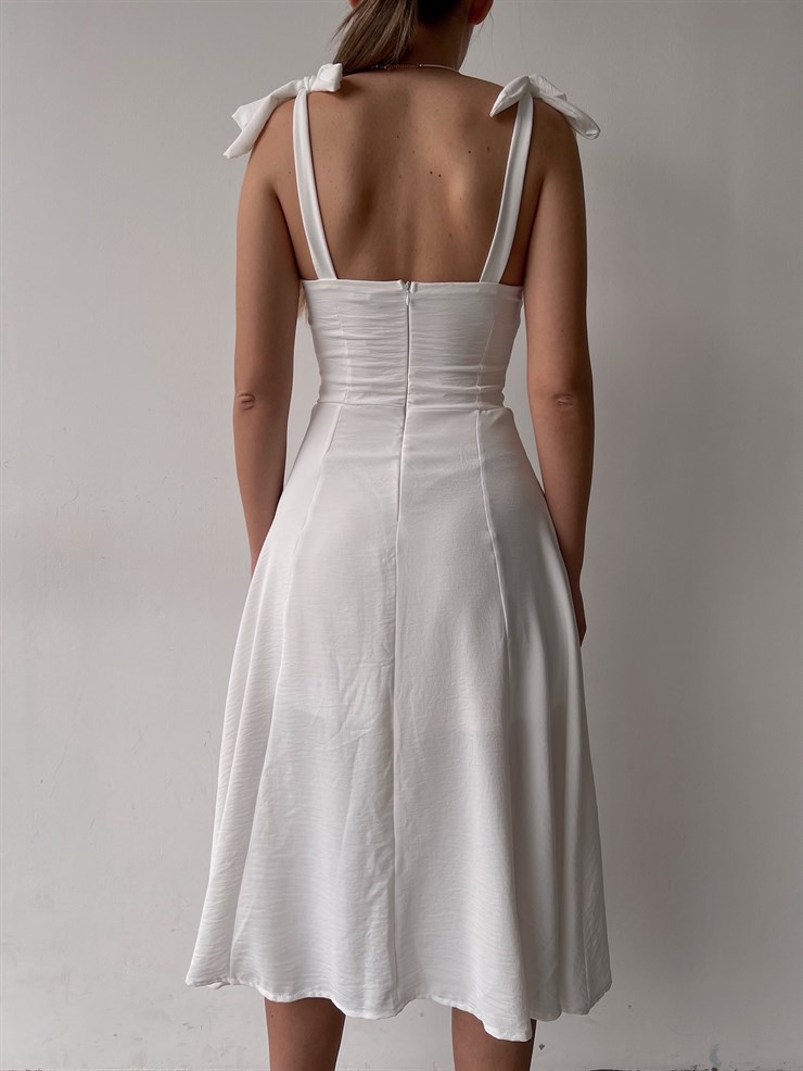 Yırtmaçlı Göğüs Büzgülü Kiloş Arlene Kadın Beyaz Midi Elbise 22Y000019