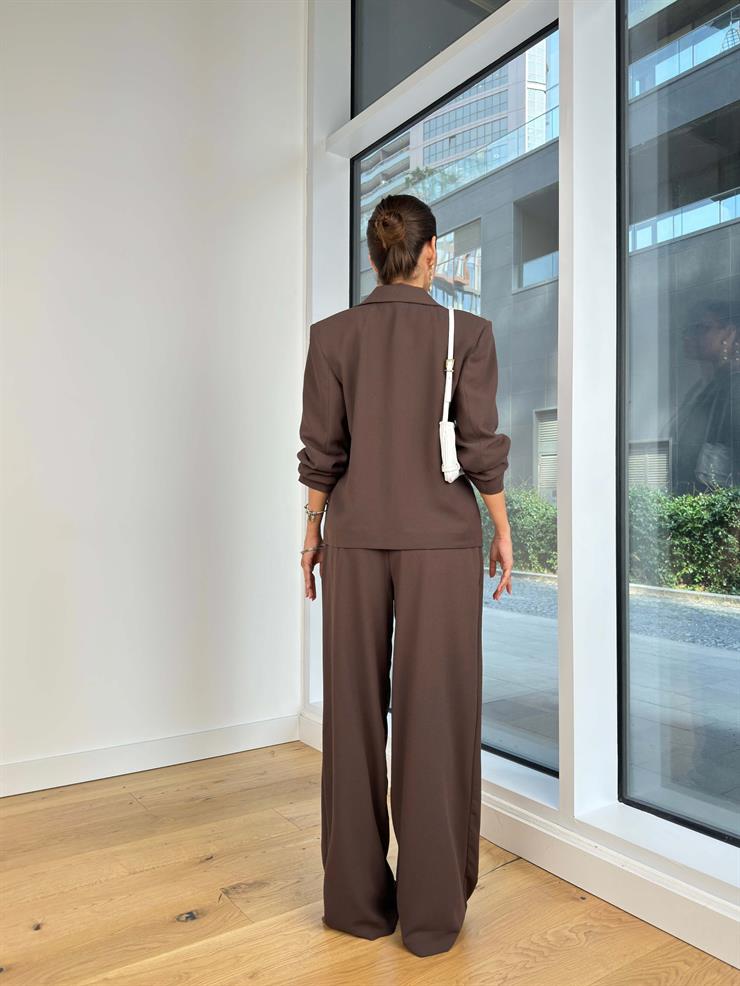 Düğme Kapamalı Blazer Ceket Yüksek Bel Kemerli Bol Paça Pantolon Yordi Kadın Kahve Takım 25K063