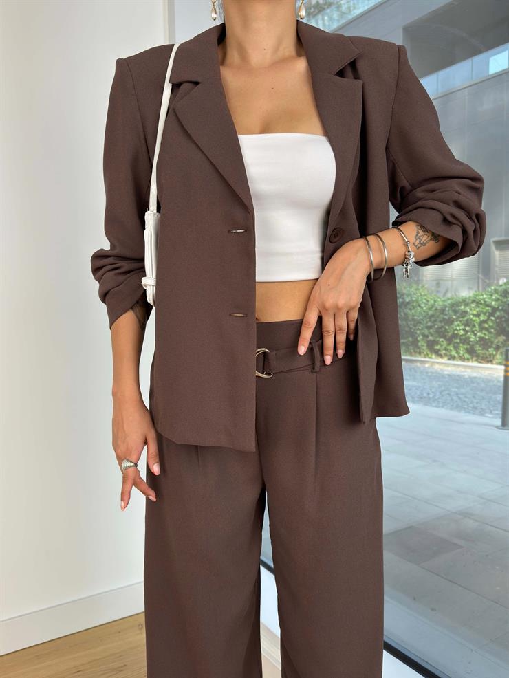 Düğme Kapamalı Blazer Ceket Yüksek Bel Kemerli Bol Paça Pantolon Yordi Kadın Kahve Takım 25K063