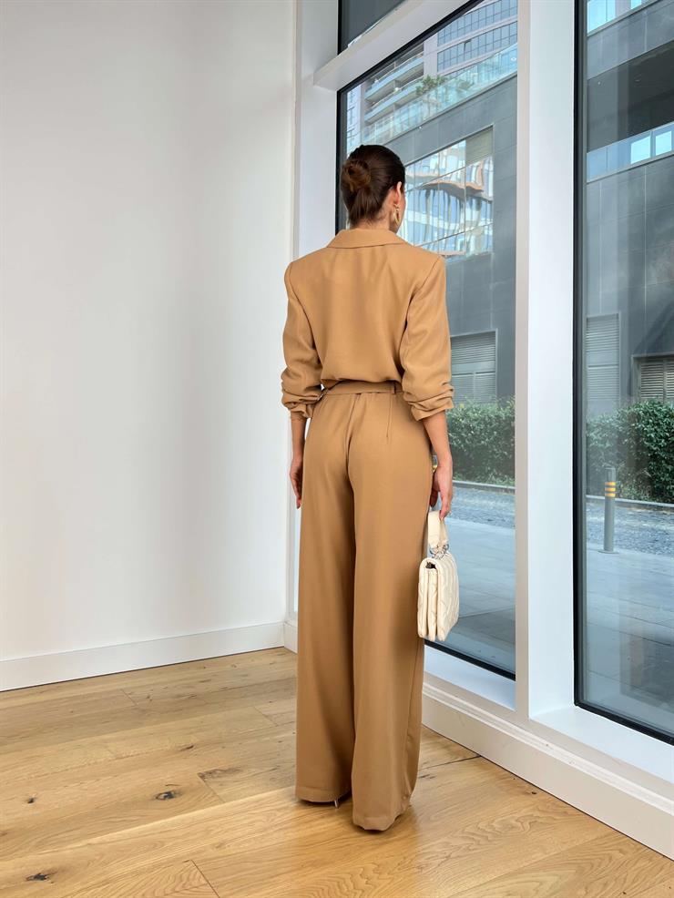 Düğme Kapamalı Blazer Ceket Yüksek Bel Kemerli Bol Paça Pantolon Yordi Kadın Camel Takım 25K063