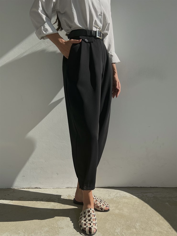 Yüksek Bel Beli Pileli Düğme Detay Geniş Paça Jazmin Kadın Siyah Pantolon 22Y000085