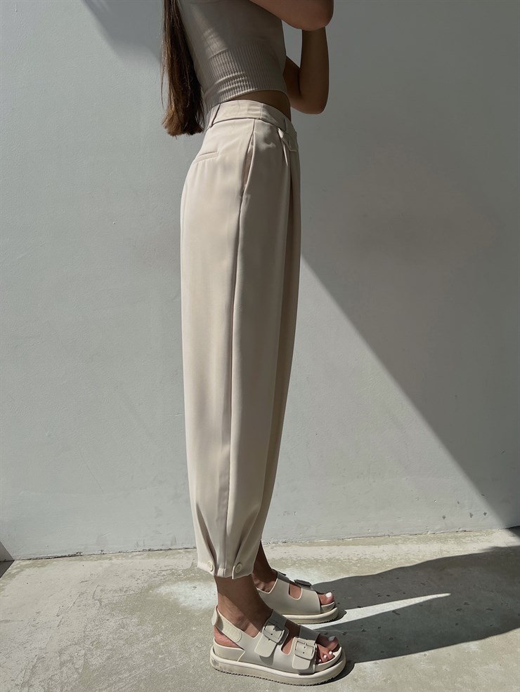 Yüksek Bel Beli Pileli Düğme Detay Geniş Paça Jazmin Kadın Bej Pantolon 22Y000085