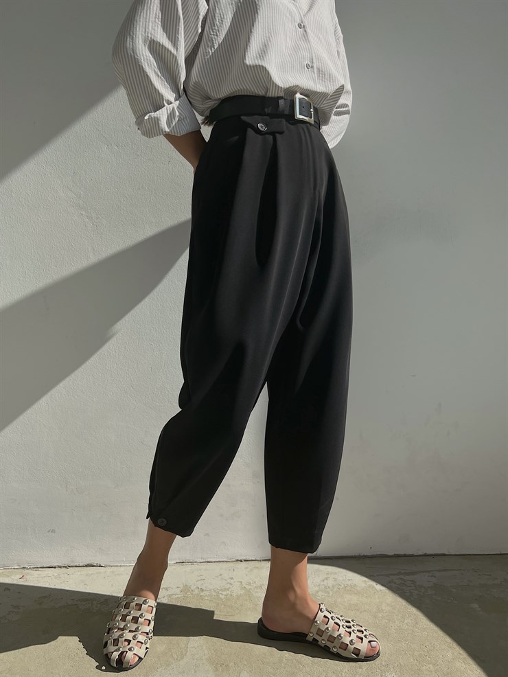 Yüksek Bel Beli Pileli Düğme Detay Geniş Paça Jazmin Kadın Siyah Pantolon 22Y000085