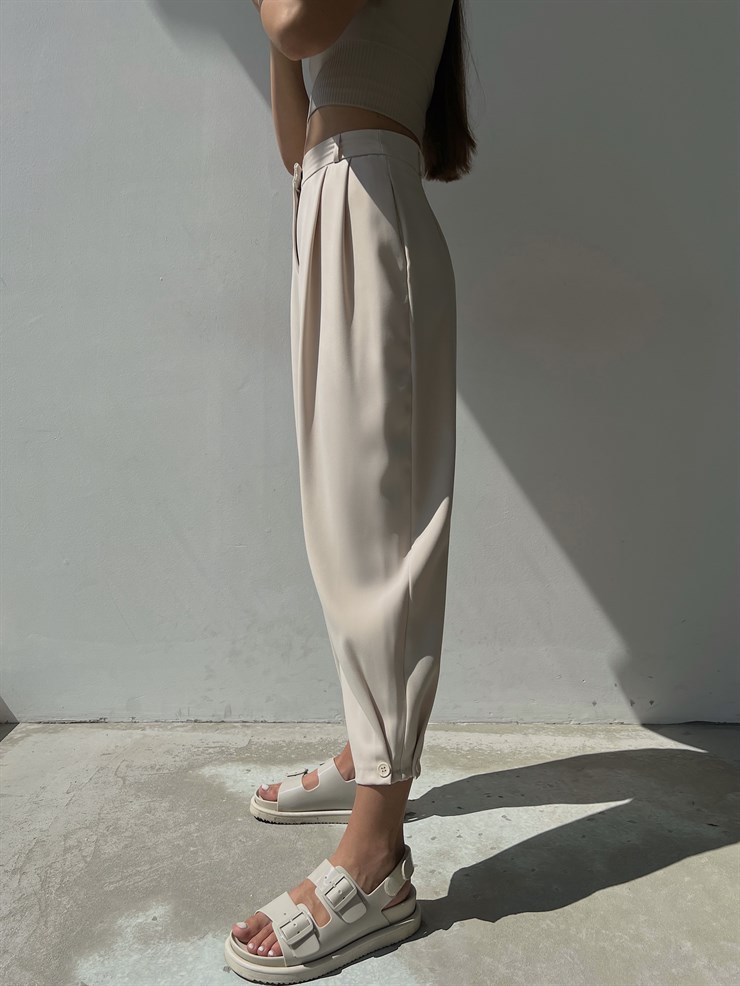 Yüksek Bel Beli Pileli Düğme Detay Geniş Paça Jazmin Kadın Bej Pantolon 22Y000085