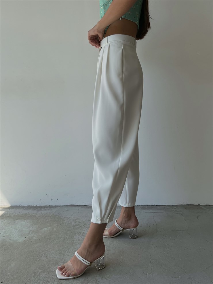 Yüksek Bel Beli Pileli Düğme Detay Geniş Paça Jazmin Kadın Beyaz Pantolon 22Y000085