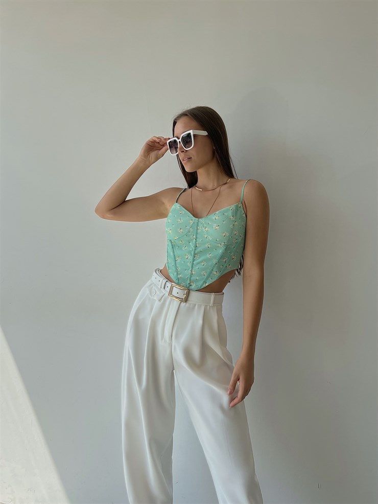 Yüksek Bel Beli Pileli Düğme Detay Geniş Paça Jazmin Kadın Beyaz Pantolon 22Y000085