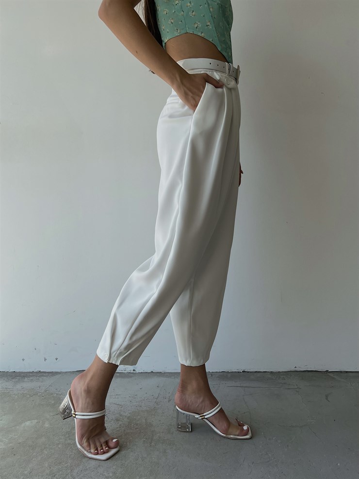 Yüksek Bel Beli Pileli Düğme Detay Geniş Paça Jazmin Kadın Beyaz Pantolon 22Y000085