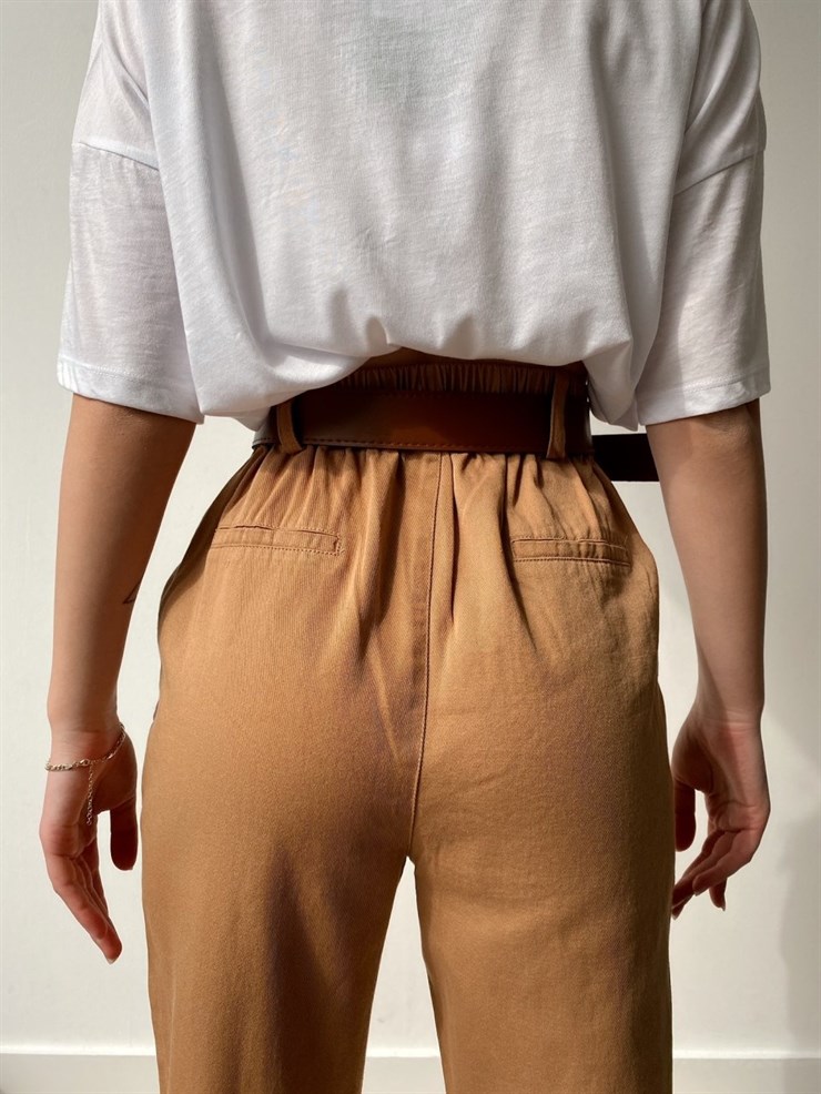 Yüksek Bel Kemerli Havuç Model Kadın Camel Pantolon 21Y000015