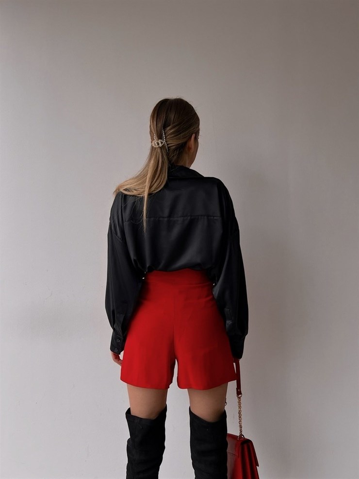 Yüksek Bel Ön Metal Düğme Detaylı Kadın Kırmızı Şort 22K000405