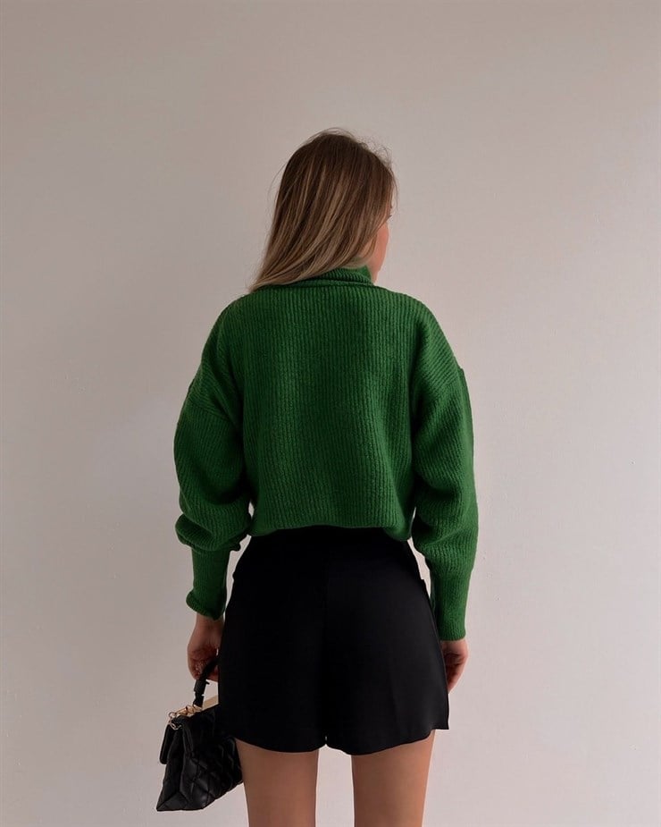 Yüksek Bel Ön Metal Düğme Detaylı Kadın Siyah Şort 22K000405