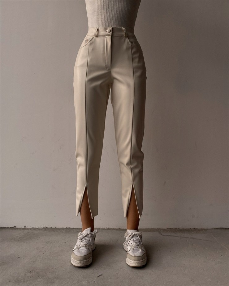 Yüksek Bel Paçası Yırtmaçlı Deri Kadın Beyaz Pantolon 22K000258