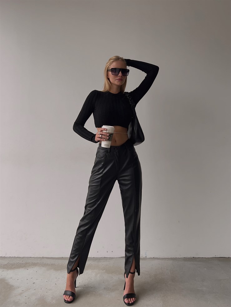 Yüksek Bel Paçası Yırtmaçlı Deri Kadın Siyah Pantolon 22K000258
