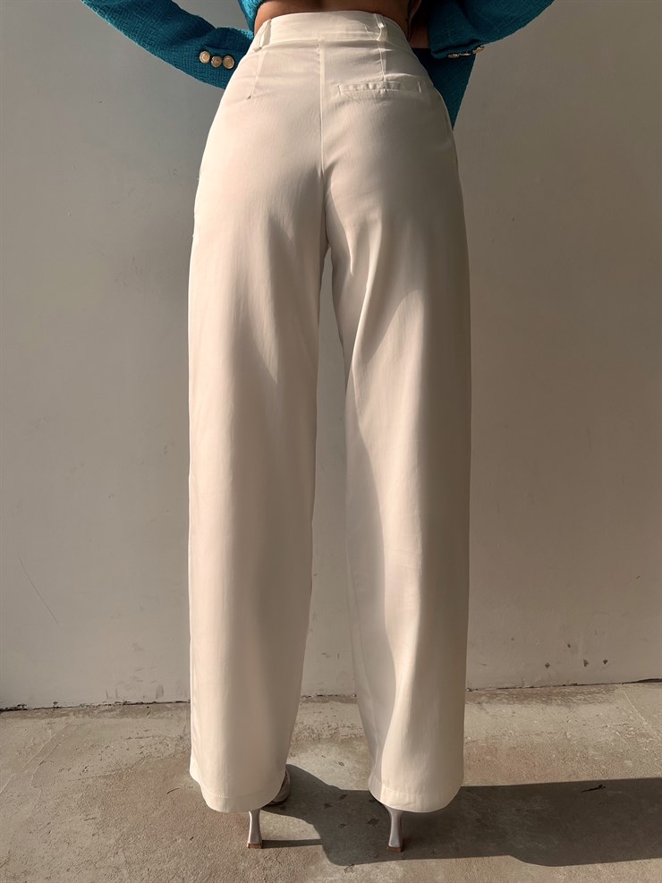 Yüksek Bel Pileli Boru Paça Essence Kadın Beyaz Pantolon 22Y000080