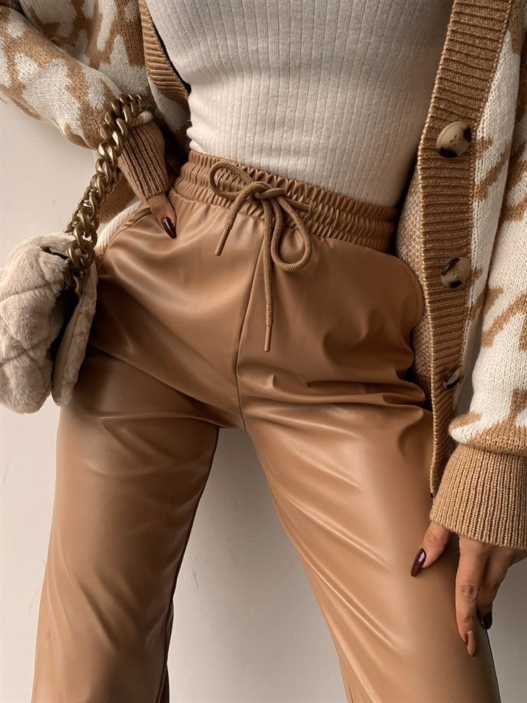 Yüksek Ve Bağcıklı Bel Paçası Lastikli Deri Kadın Fındık Pantolon 22K000028