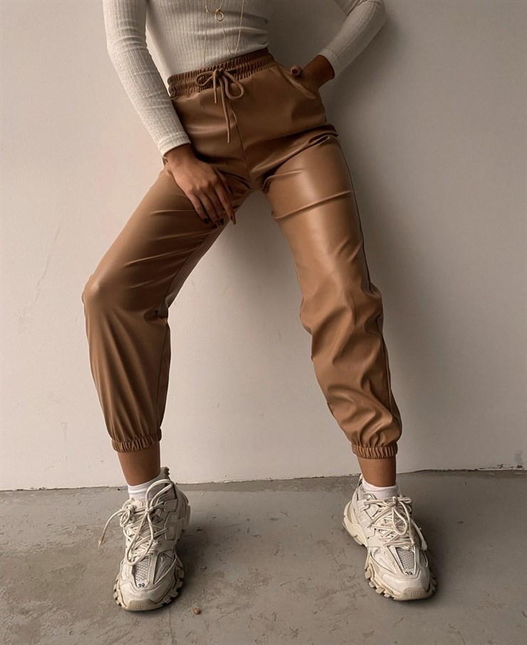 Yüksek Ve Bağcıklı Bel Paçası Lastikli Deri Kadın Fındık Pantolon 22K000028