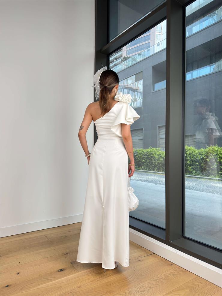 Tek Omuz Aksesuar Ve Fırfır Detaylı Zendaya Kadın Beyaz Maxi Elbise 24Y518