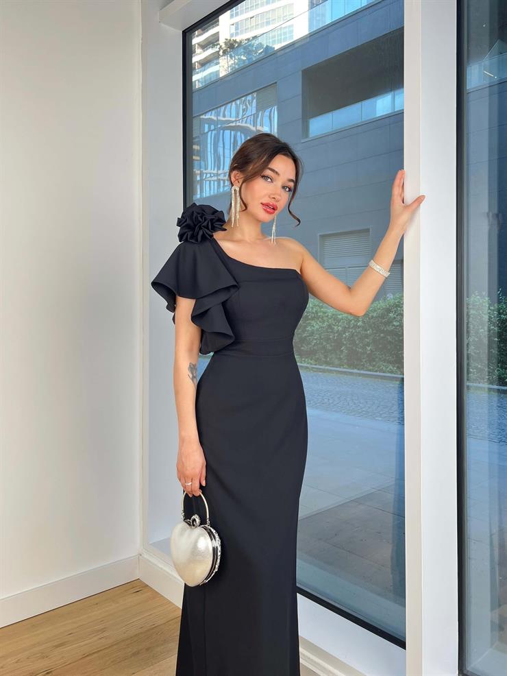 Tek Omuz Aksesuar Ve Fırfır Detaylı Zendaya Kadın Siyah Maxi  Elbise 24Y518