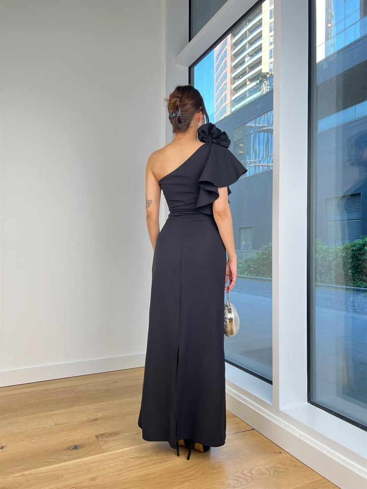 Tek Omuz Aksesuar Ve Fırfır Detaylı Zendaya Kadın Siyah Maxi  Elbise 24Y518