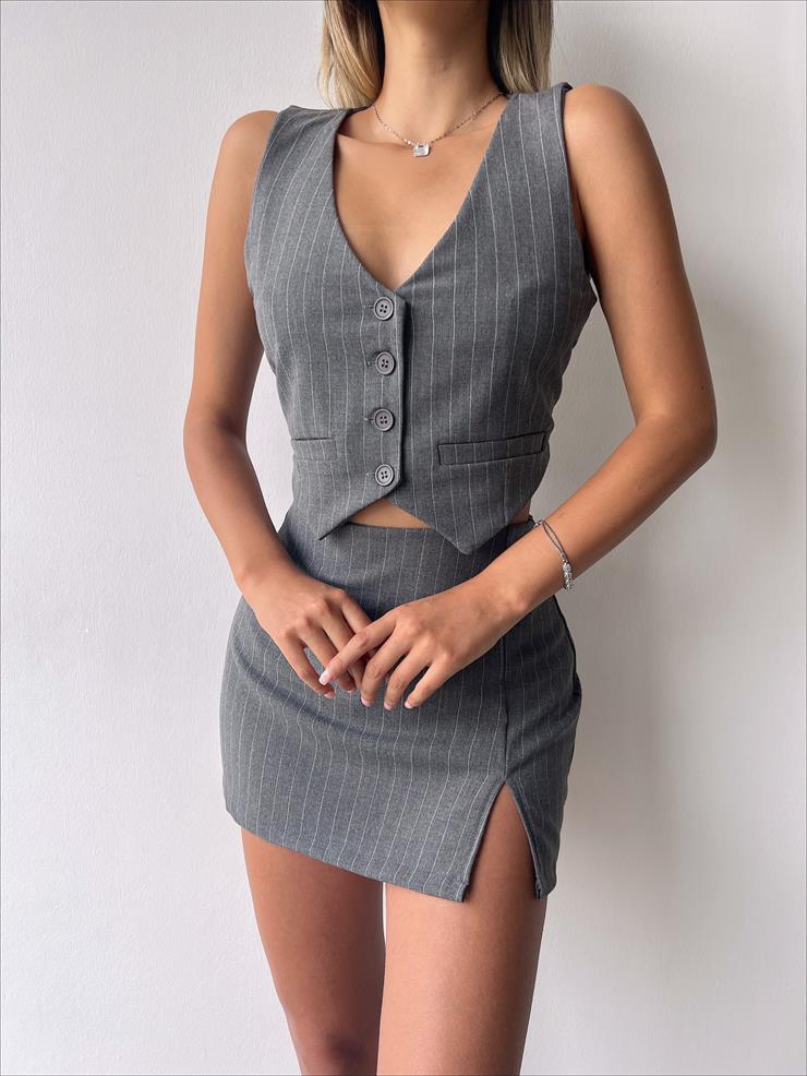 Önü Düğme Kapamalı Crop Yelek Mini Yırtmaçlı Etek Zeo Kadın Gri Takım 23Y000340