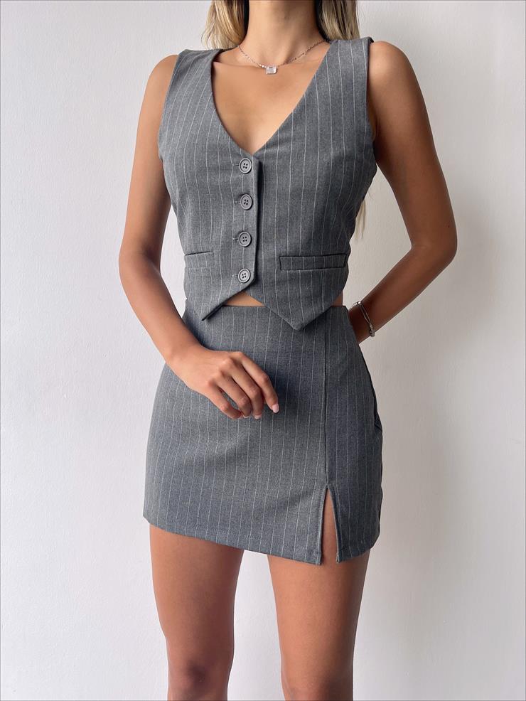 Önü Düğme Kapamalı Crop Yelek Mini Yırtmaçlı Etek Zeo Kadın Gri Takım 23Y000340