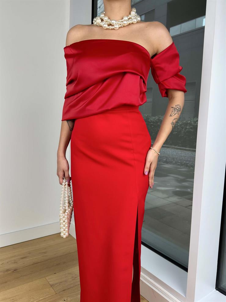 Düşük  Omuz Üst Kısmı Saten Eteği Yırtmaçlı Zidane Kırmızı Kadın Elbise 25K406