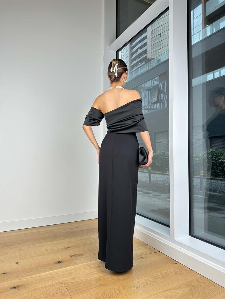 Düşük  Omuz Üst Kısmı Saten Eteği Yırtmaçlı Zidane Siyah Kadın Elbise 25K406