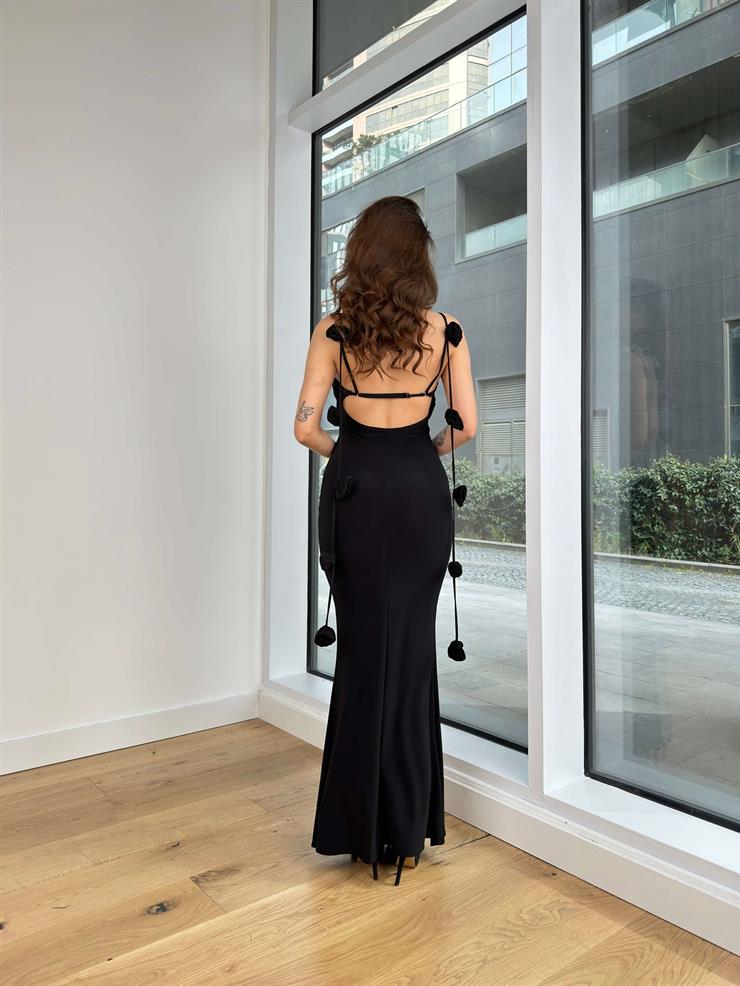 V Yaka İnce Askılı Gül Detaylı Sırt Dekolteli Zulu Kadın Siyah Maxi Elbise 24Y316