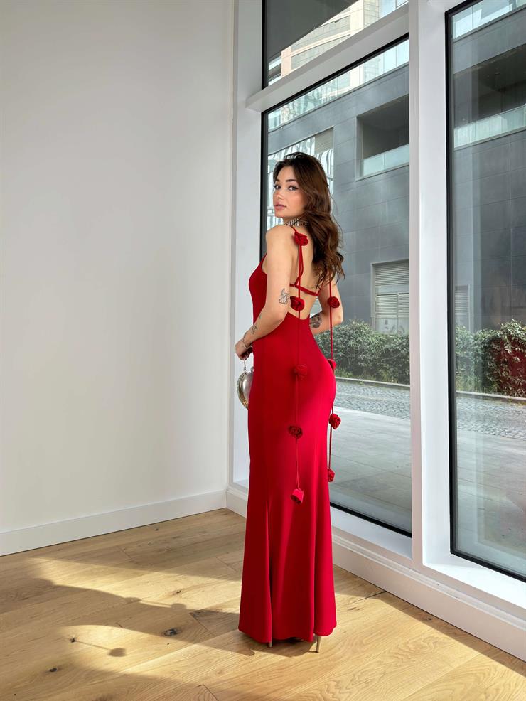 V Yaka İnce Askılı Gül Detaylı Sırt Dekolteli Zulu Kadın Kırmızı Maxi Elbise 24Y316