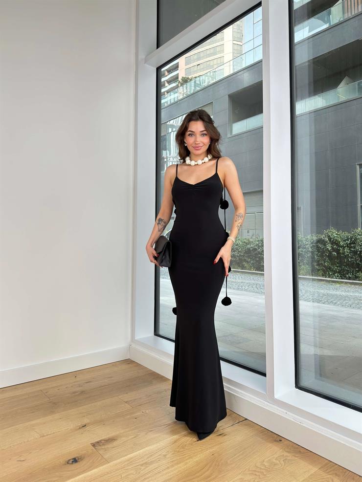 V Yaka İnce Askılı Gül Detaylı Sırt Dekolteli Zulu Kadın Siyah Maxi Elbise 24Y316