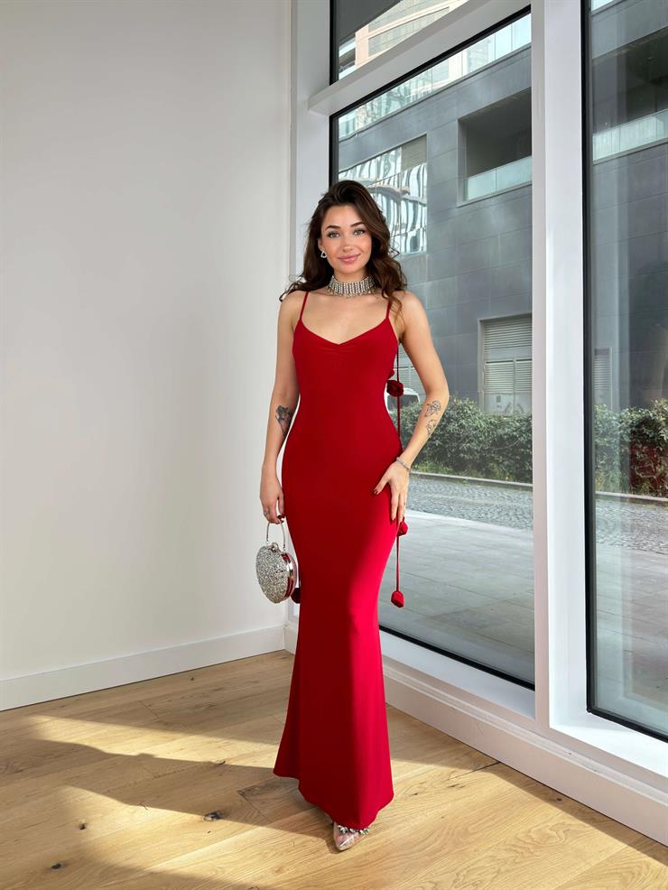 V Yaka İnce Askılı Gül Detaylı Sırt Dekolteli Zulu Kadın Kırmızı Maxi Elbise 24Y316
