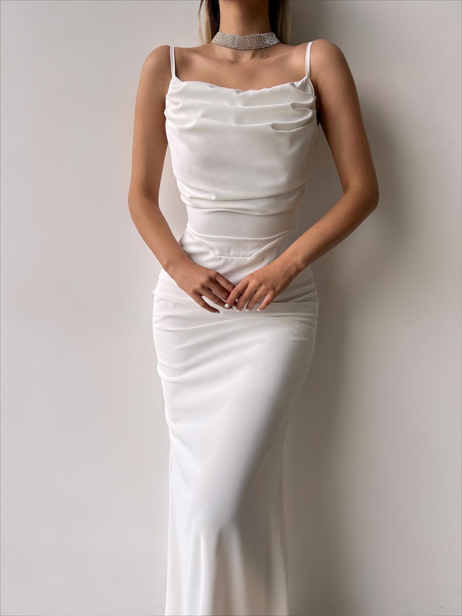 Askılı Yaka Dökümlü Ön kısmı Drape Detaylı Ontembaar Kadın Beyaz Elbise  23Y000237
