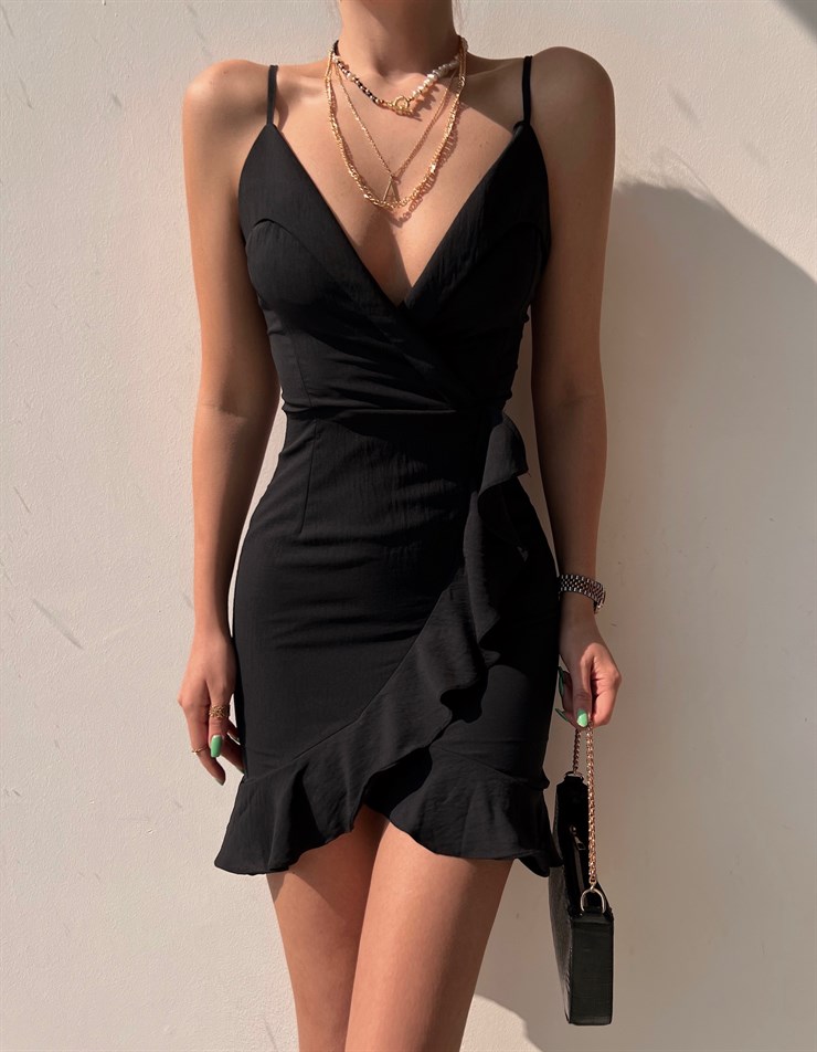 Derin Kruvaze Yaka Eteği Fırfırlı Yesenia Kadın Siyah Mini Elbise 22Y000086