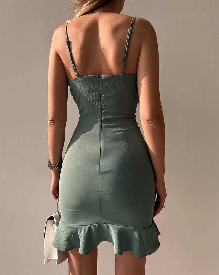Derin Kruvaze Yaka Eteği Fırfırlı Yesenia Kadın Yeşil Mini Elbise 22Y000086