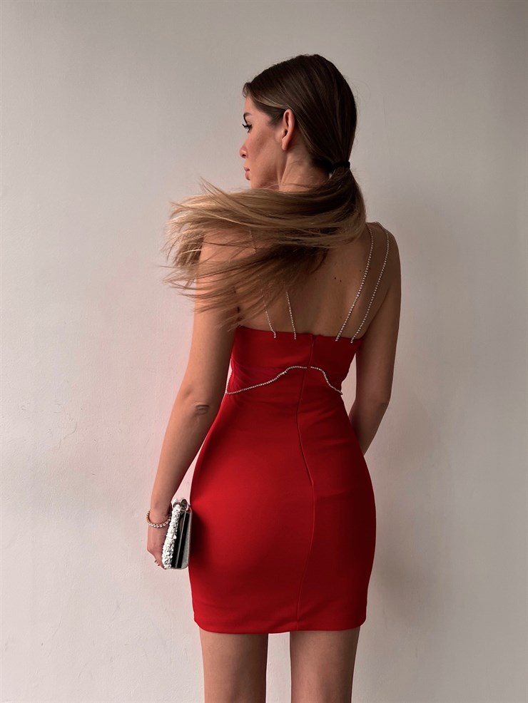 Mini Göğüs Önden Çapraz Zincir Detaylı Peyton Kadın Kırmızı Elbise 22Y000128