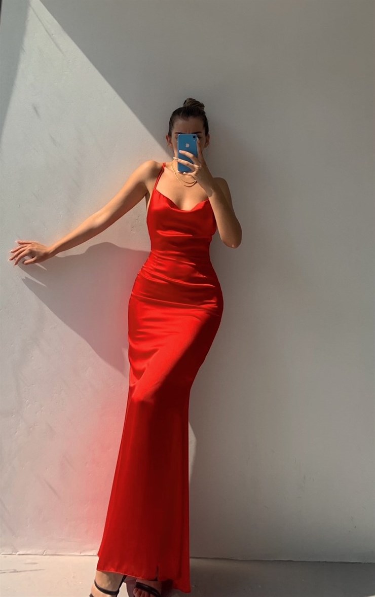 Saten Sırt Dekolte Arkası Çapraz Askılı Mermaid Kadın Kırmızı Uzun Elbise 21Y000485