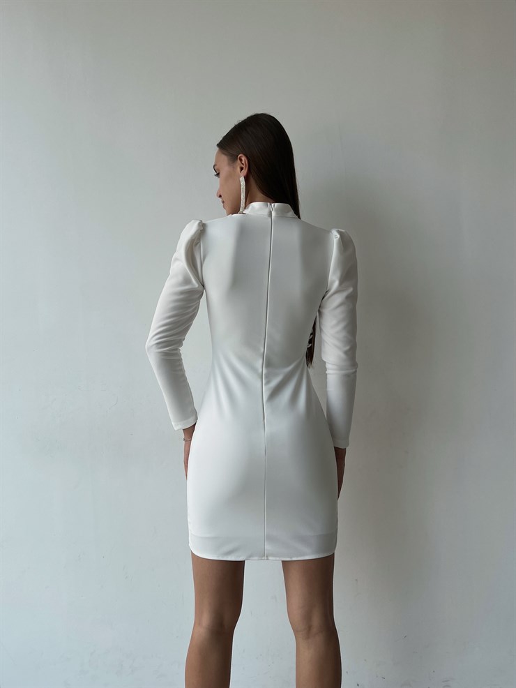 Boyun Detay Kruvaze Yaka Beli Düğme Detaylı Uzun Kollu Yırtmaçlı Nicoli Kadın Beyaz Mini Elbise 23K000044