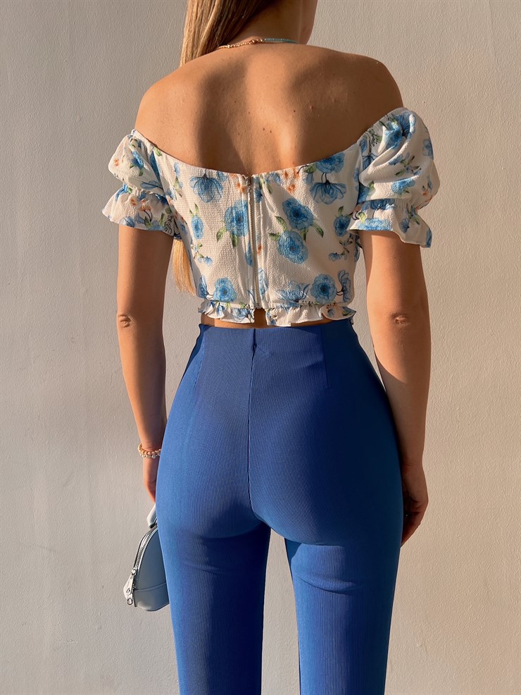 Çiçekli Açık Omuz Volanlı Avery Kadın Mavi Crop Bluz 22Y000020