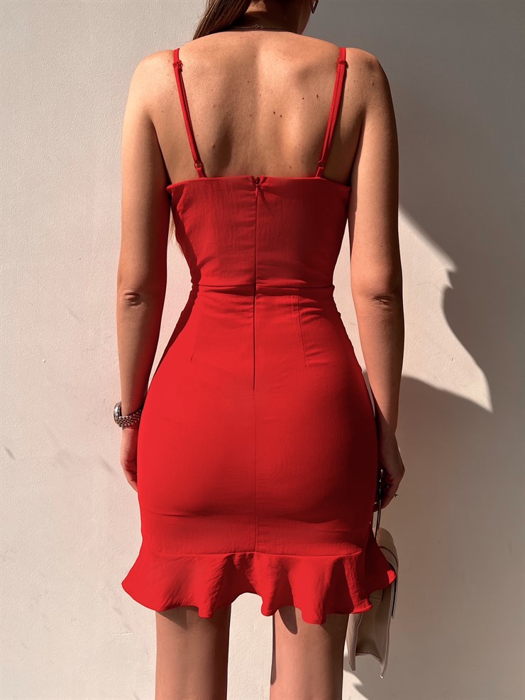 Derin Kruvaze Yaka Eteği Fırfırlı Yesenia Kadın Kırmızı Mini Elbise 22Y000086