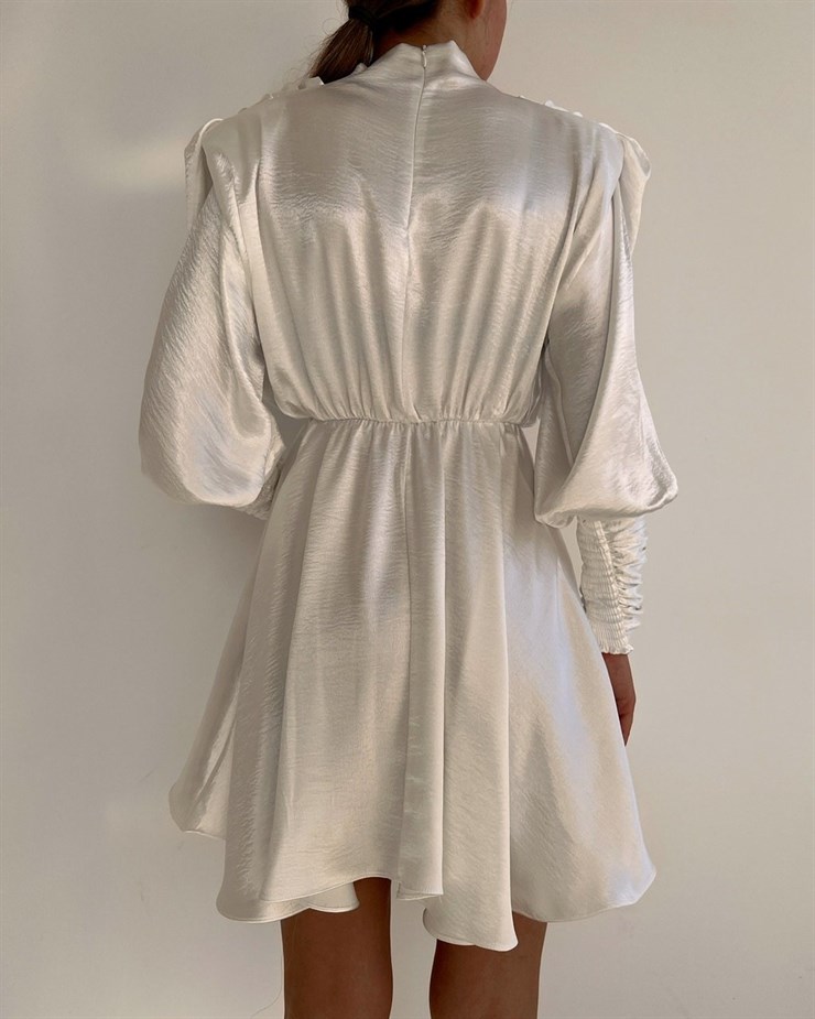 Geniş Manşet Dökümlü Yaka Lastik Bel Feliciano Kadın Beyaz Elbise 22K000070