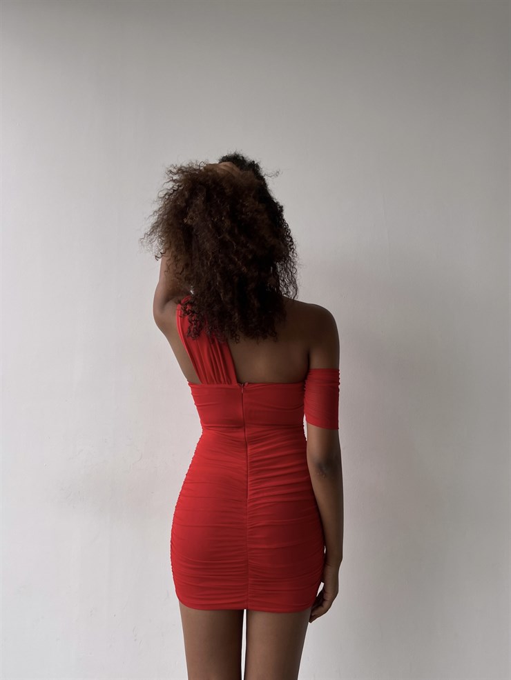 Göğüsü Pencere Detaylı Drapeli Tek Omuz Zanna Kadın Kırmızı Mini Elbise 22Y000399