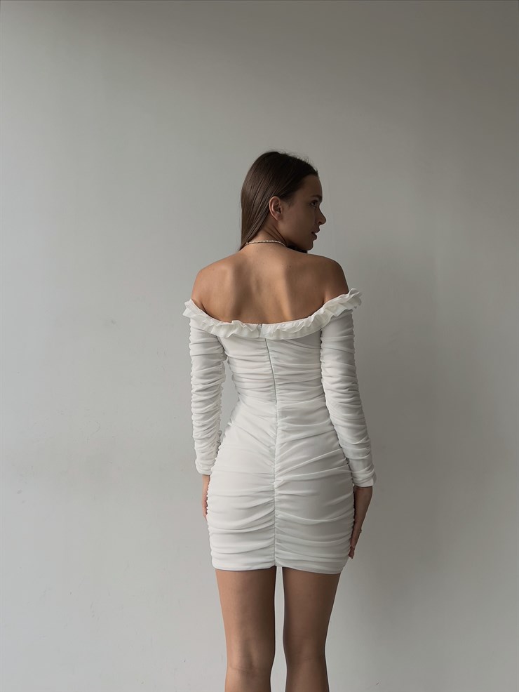 Omuz Fırfırlı Önden Düğme Detaylı Drapeli Uzun Kol Zanobi Kadın Beyaz Mini Elbise 23K000110