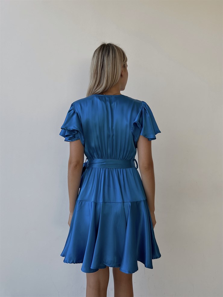 Saten Kruvaze Yaka Kol Ve Etek Kısmı Volanlı Lara Kadın Mavi Elbise 22Y000492