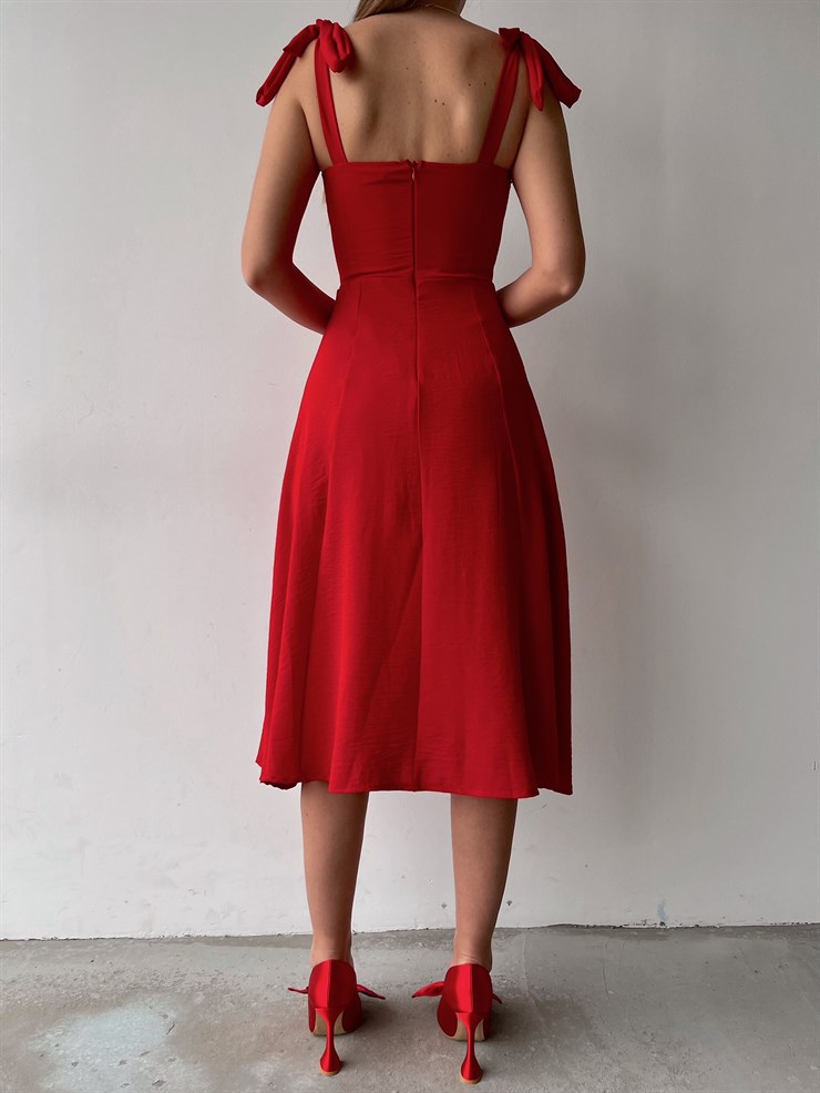 Yırtmaçlı Göğüs Büzgülü Kiloş Arlene Kadın Kırmızı Midi Elbise 22Y000019