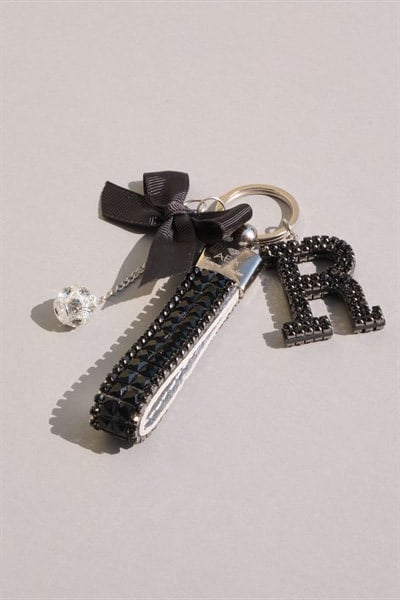 Siyah Bagetli Anahtarlık & Siyah R Harf & Gümüş Minik Top & Siyah Kurdela