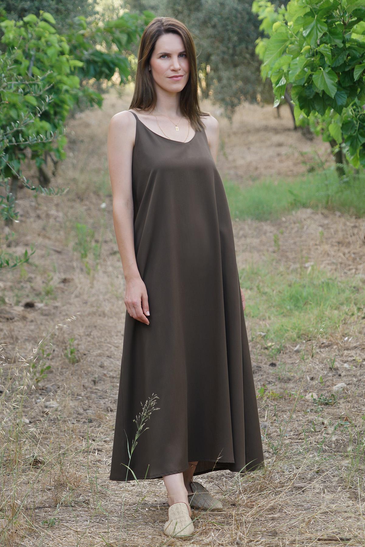 Luna %100 Tencel Askılı Maxi Elbise – Kahverengi