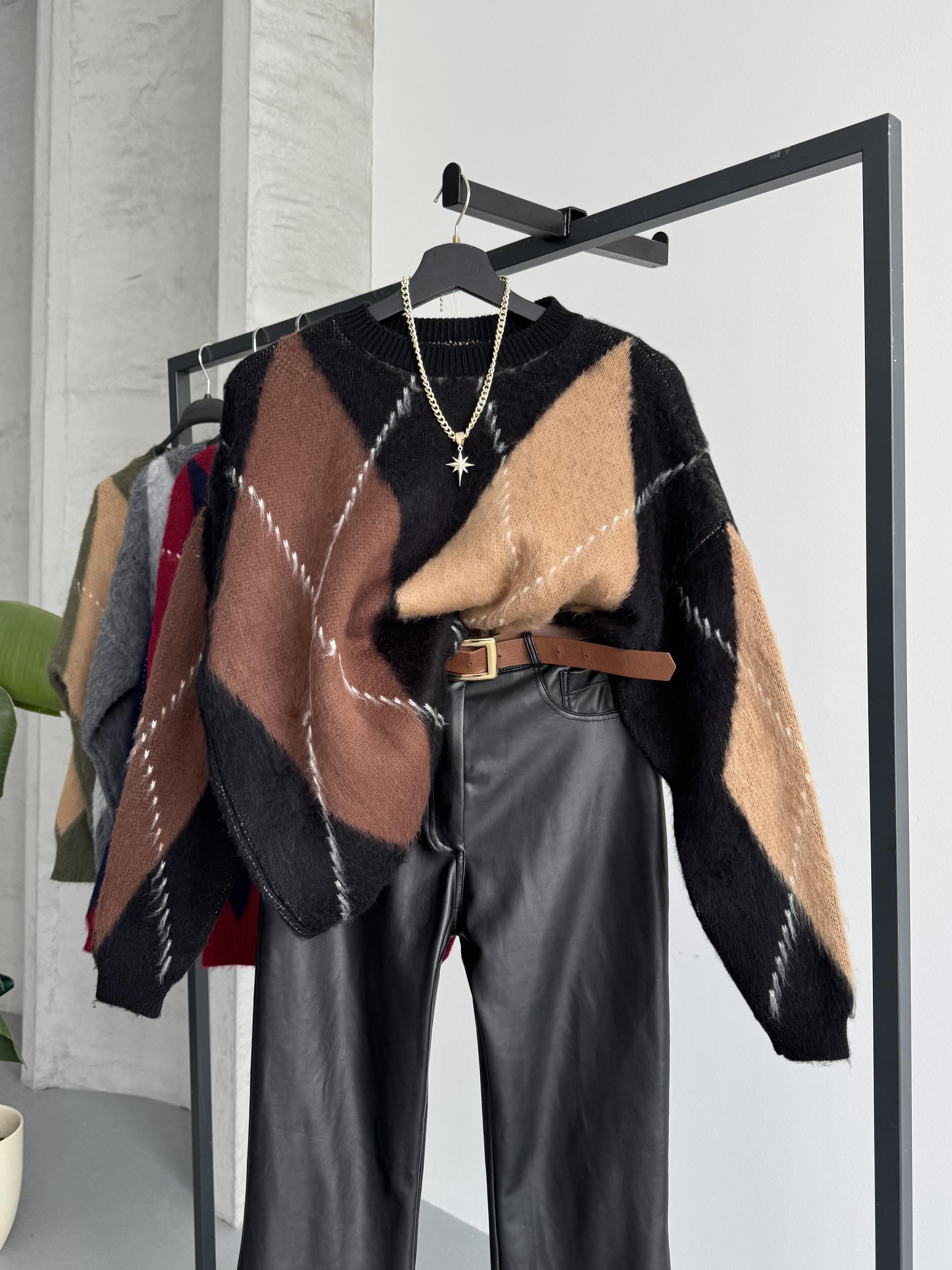 Baklava Desenli Kahverengi Triko Kazak