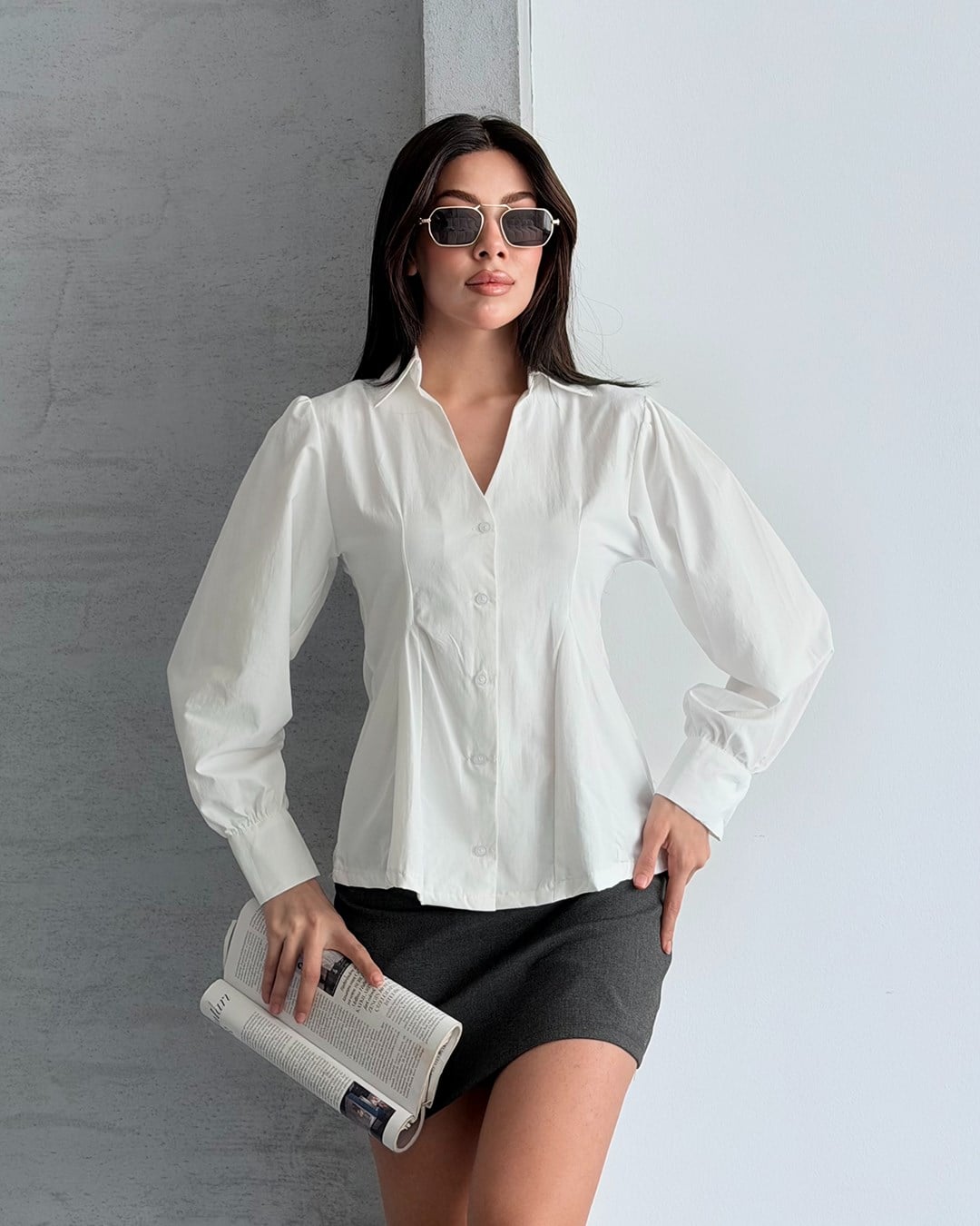 Bel Oturtmalı V Yaka Ekru Gömlek