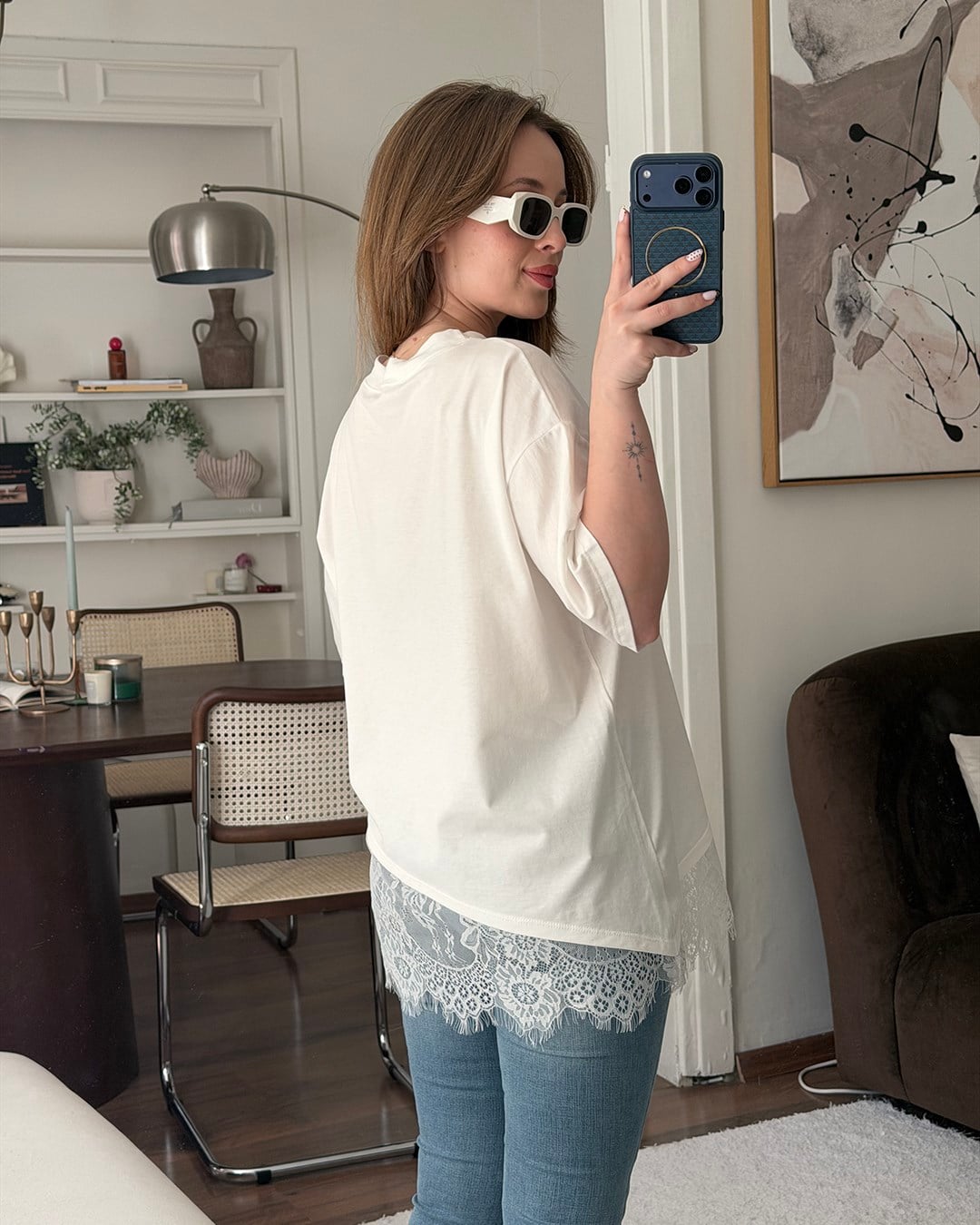 Beyaz Dantel Detaylı Oversize Tişört