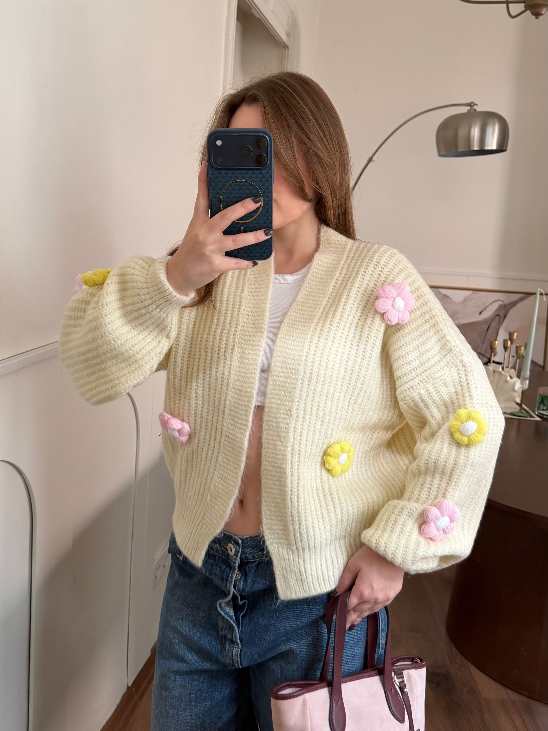 Çiçek Detaylı Ekru Triko Hırka