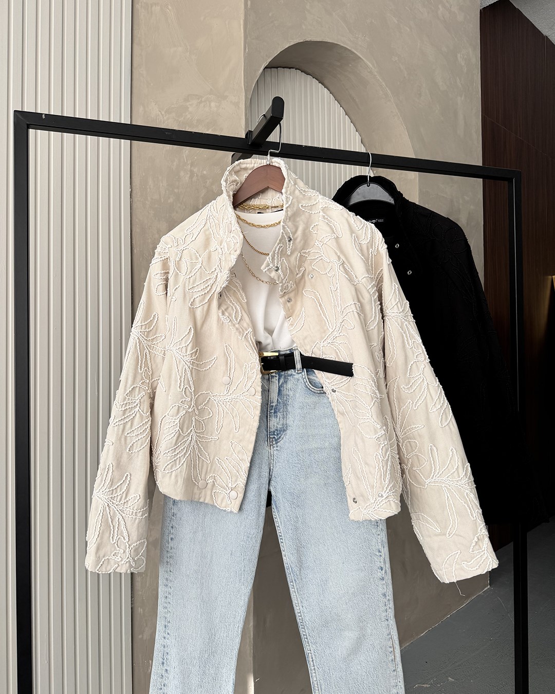 Çiçek Nakışlı Oversize Ekru Ceket
